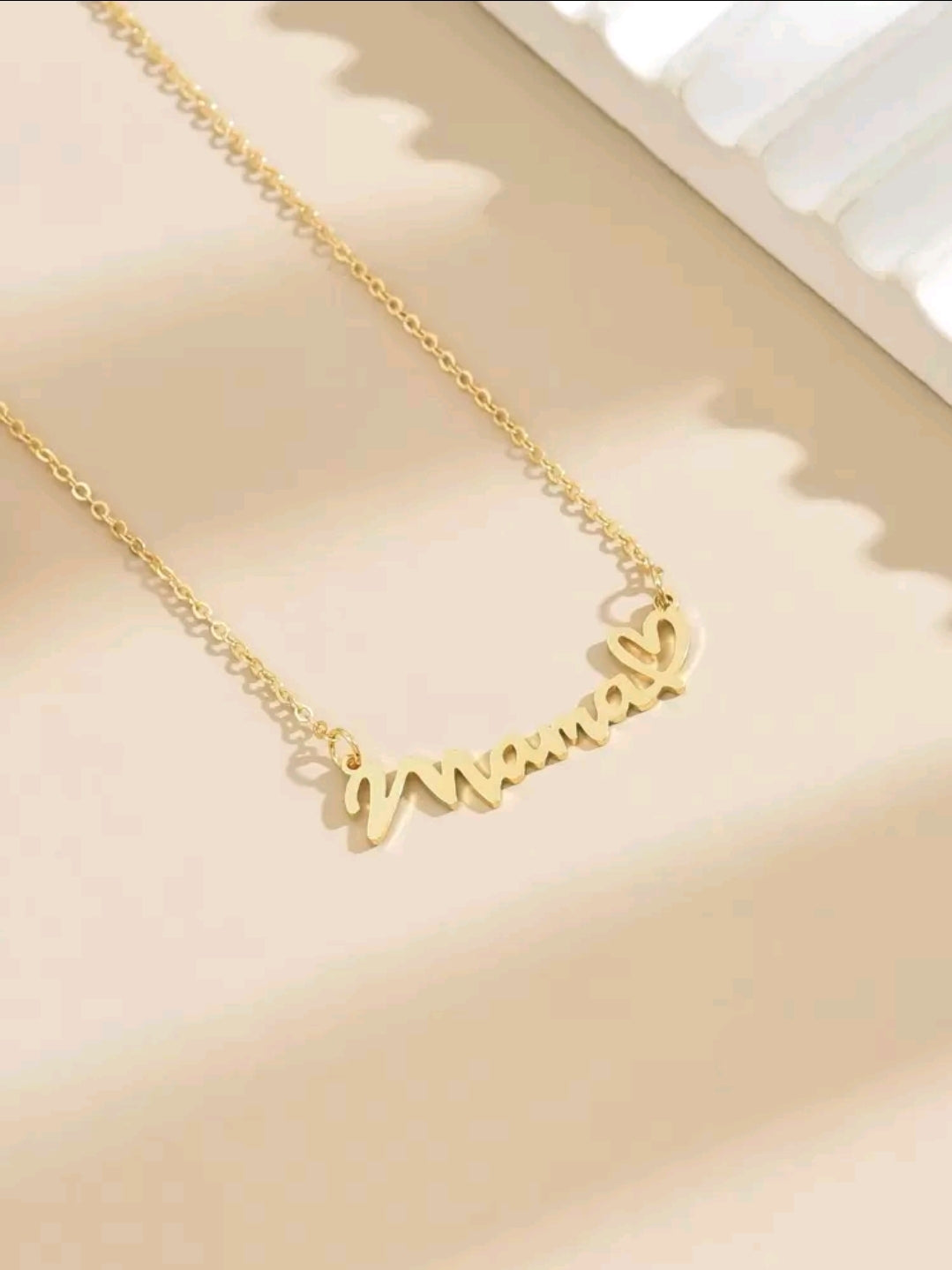 Collar dorado diseño de mamá