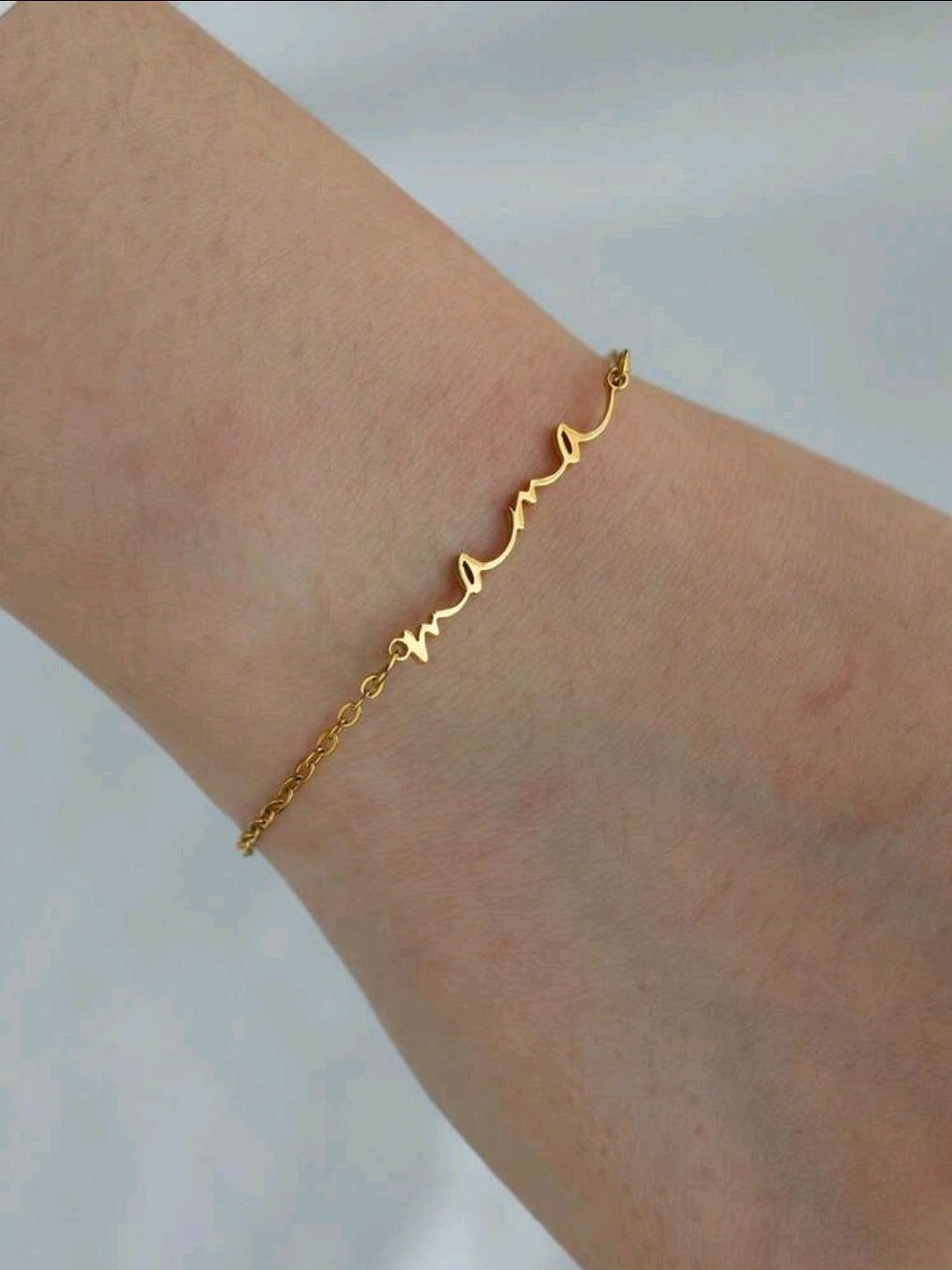 Pulsera ajustable dorada con diseño de mamá