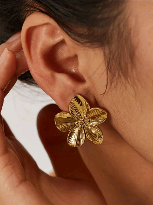 Pendientes dorados diseño de flor